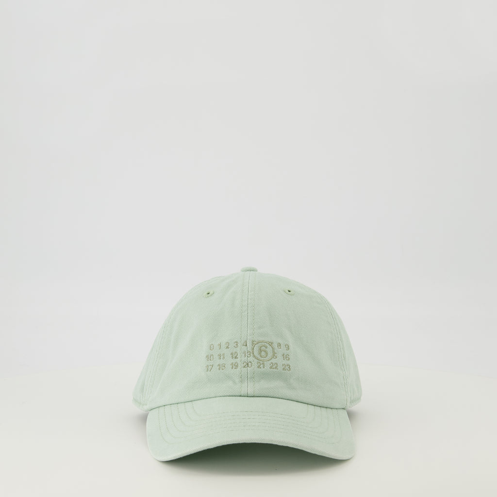Image de l'article Casquette Numeric verte de la marque Mm6 pour Homme - Saison Printemps-Été 2026 - Vue de Face