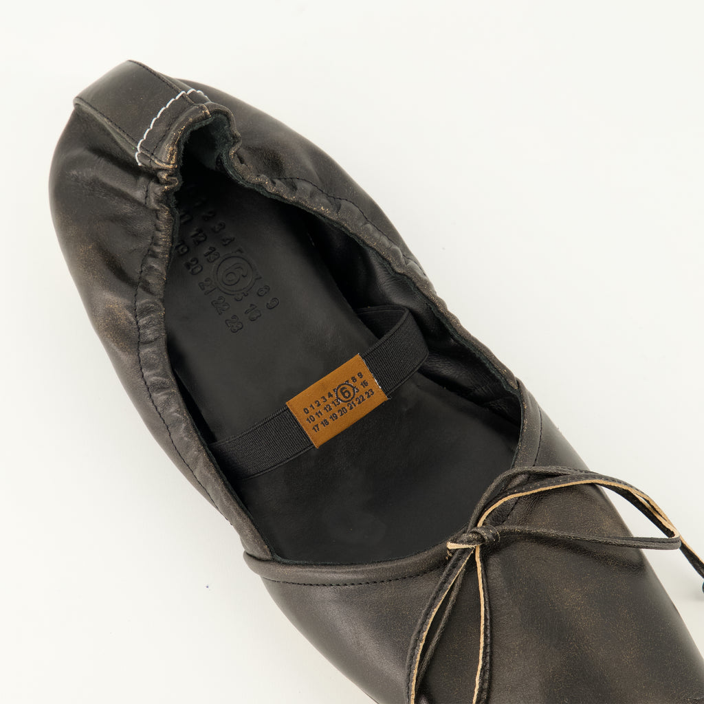 Chaussures plates Sapatilhas de Ballet em Couro Preto de Bico Quadrado Mm6 Noir Femme