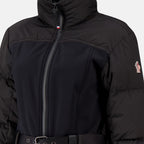 Imagem do fato de esqui preto da Moncler Grenoble para mulher - Temporada Outono-Inverno 2025 - Vista Detalhada_1