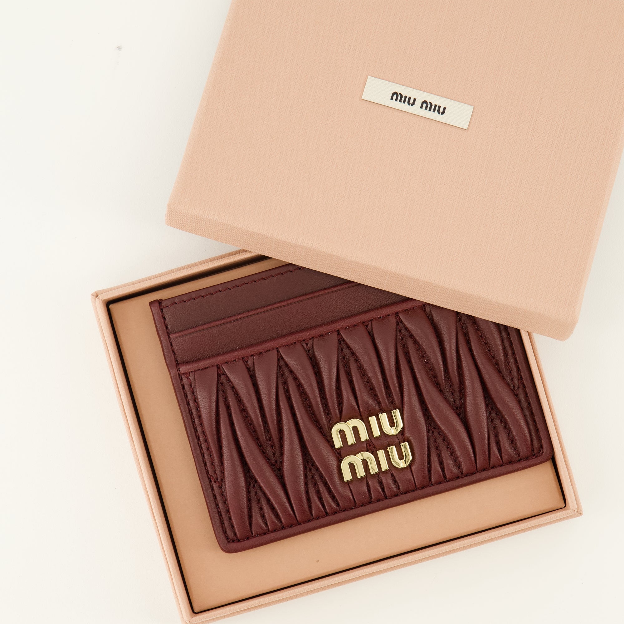 Petite maroquinerie キルティング ボルドー レザー カードホルダー Miu Miu Bordeaux Femme
