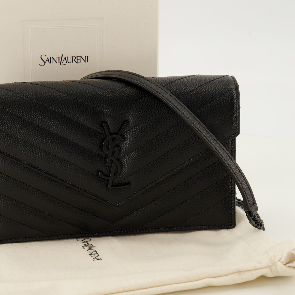 Sacs à main et épaule Cassandre Envelope Chain Wallet noir Saint Laurent Noir Femme