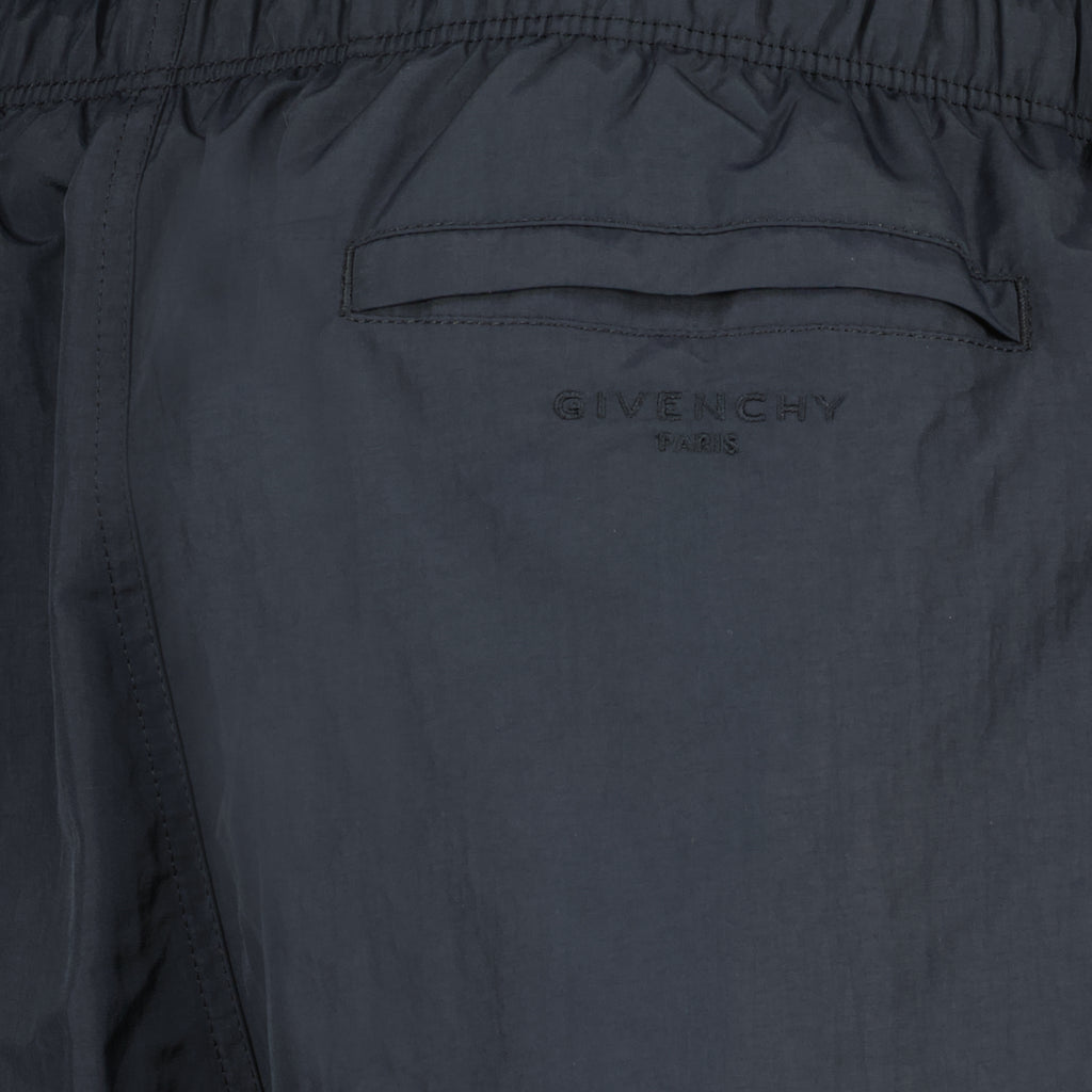 Image de l'article Short de bain noir de la marque Givenchy pour Homme - Saison Printemps-Été 2026 - Vue détaillée_2