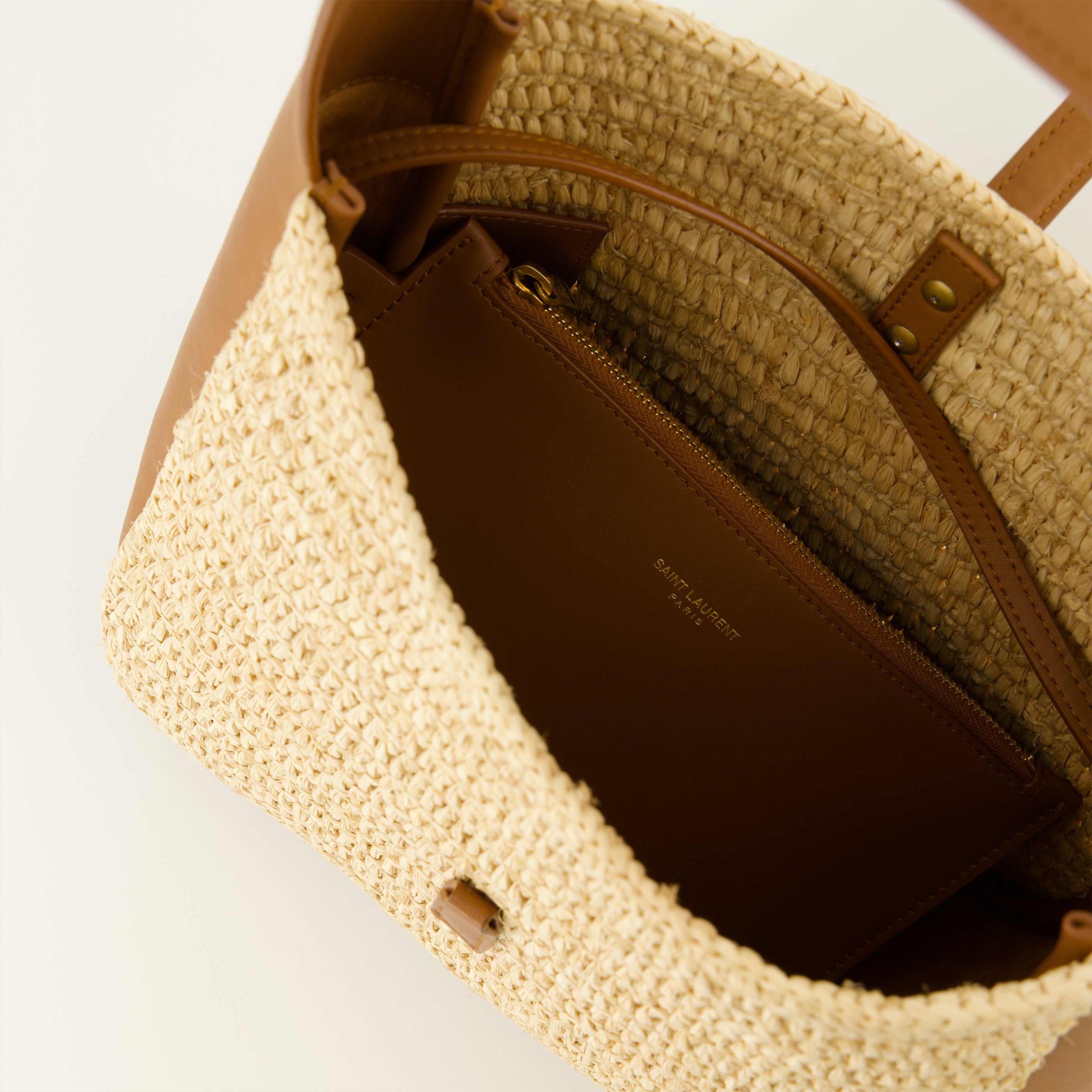 Image de l'article Sac Le 5 à 7 small en cuir et raphia de la marque Saint Laurent pour Femme - Saison Printemps-Été 2026 - Vue détaillée_3