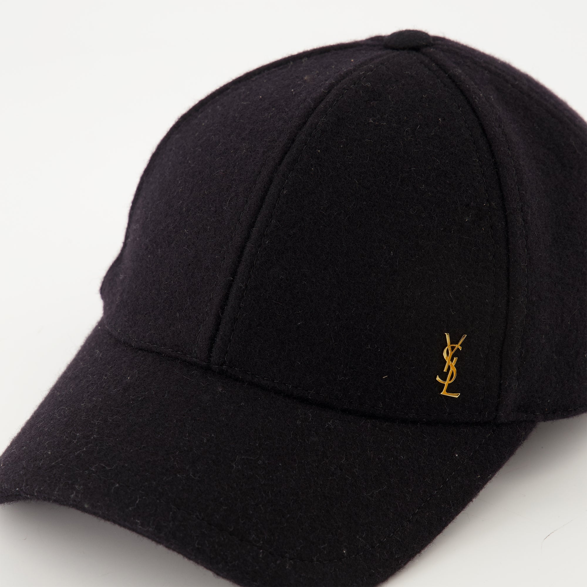 Image de l'article Casquette en velours de la marque Saint Laurent pour Unisex - Saison Automne-Hiver 2025 - Vue détaillée_3