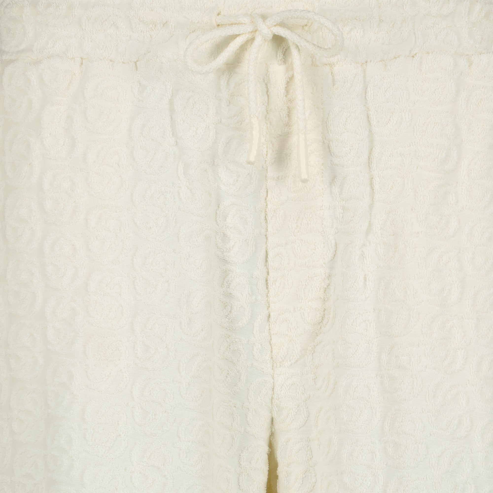 Imagem do short monograma branco da marca Drole De Monsieur para Homem - Temporada Primavera-Verão 2026 - Vista Detalhada 2