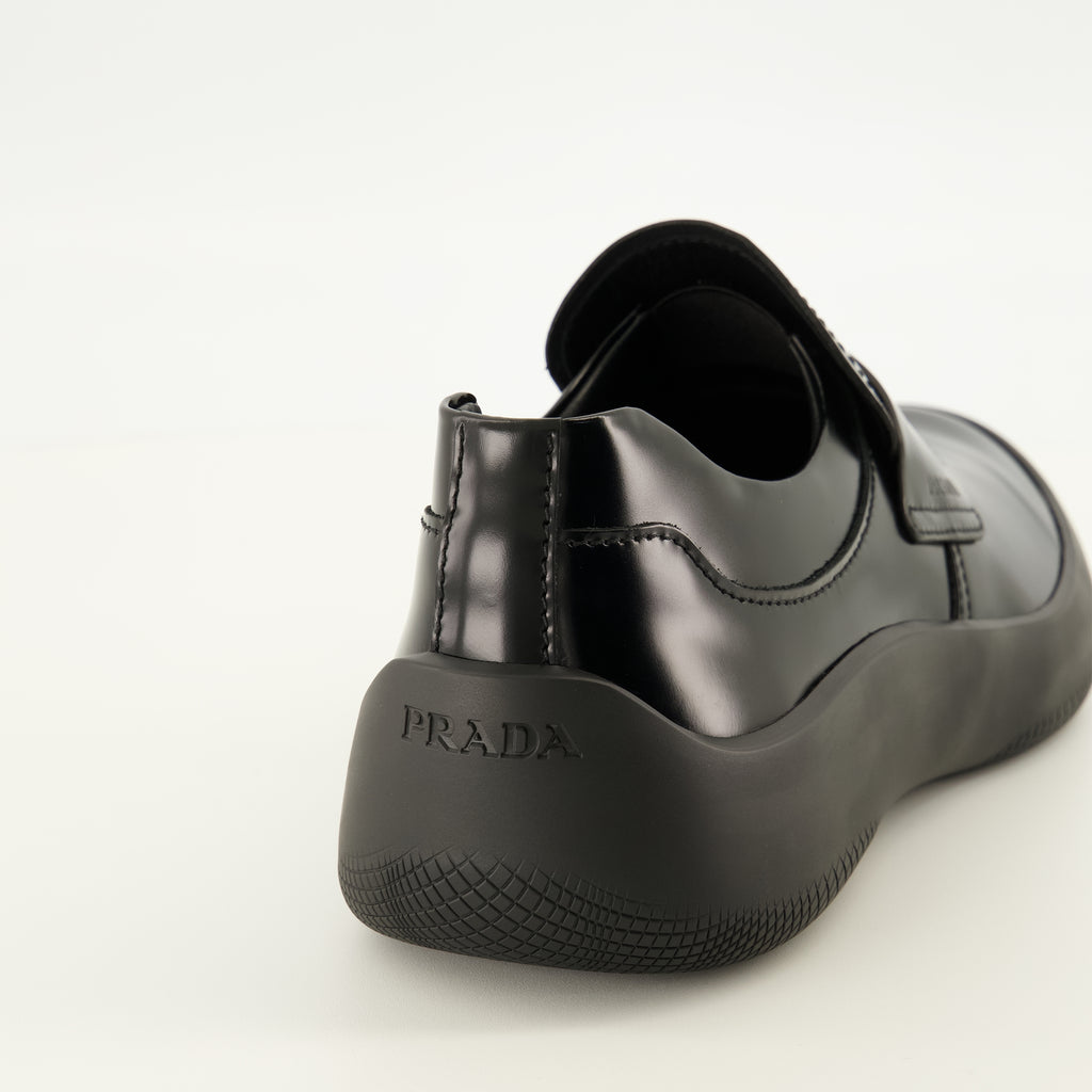 Mocassins Mocassins en cuir brossé noir Prada Noir Homme