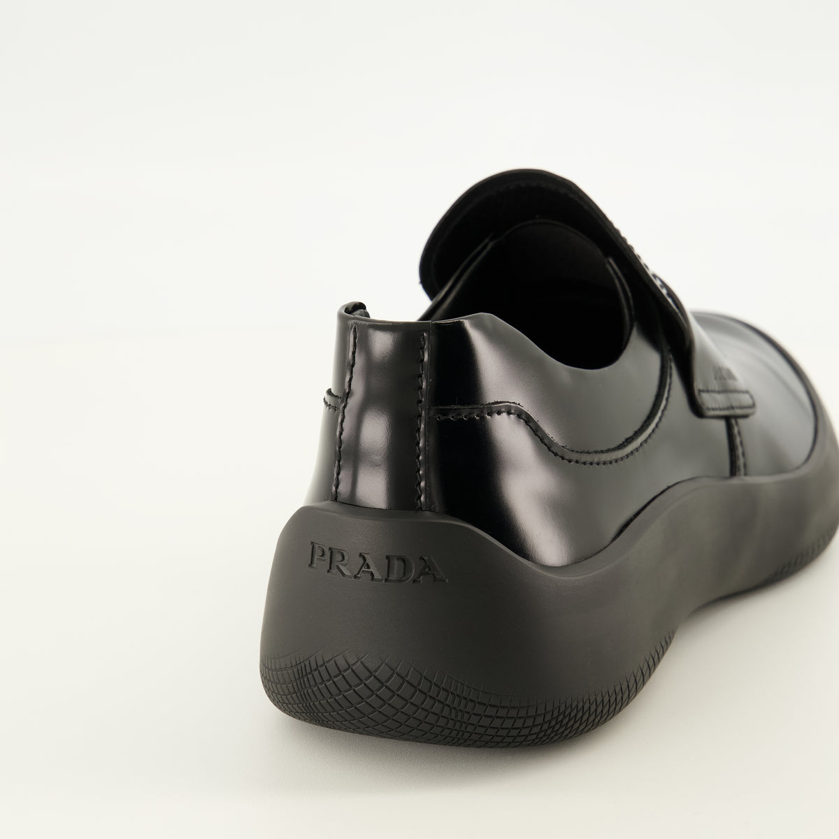 Mocassins Mocassins en cuir brossé noir Prada Noir Homme