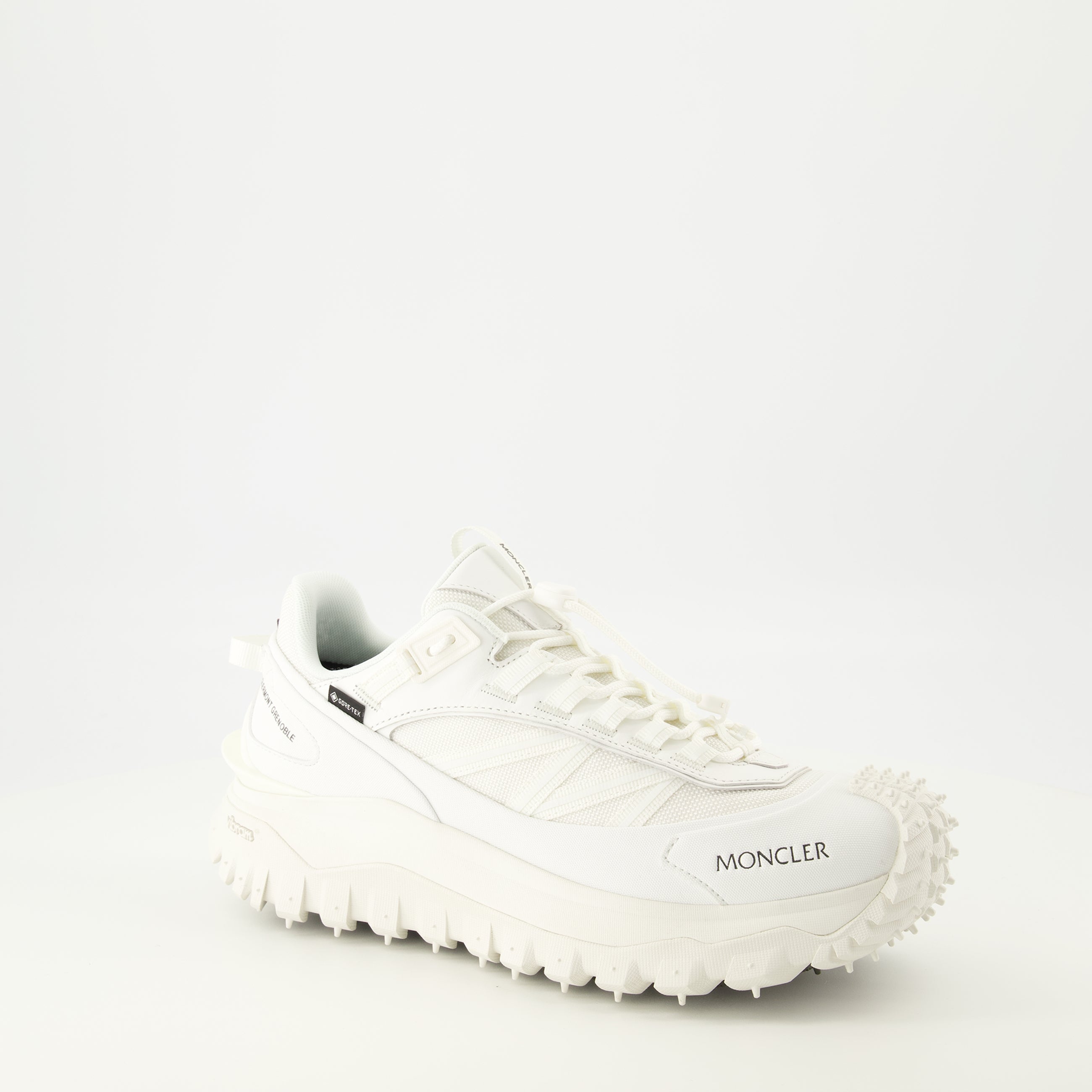 Image de l'article Baskets Trailgrip GTX blanc de la marque Moncler pour Homme - Saison Printemps-Été 2026 - Vue trois quarts avant droite