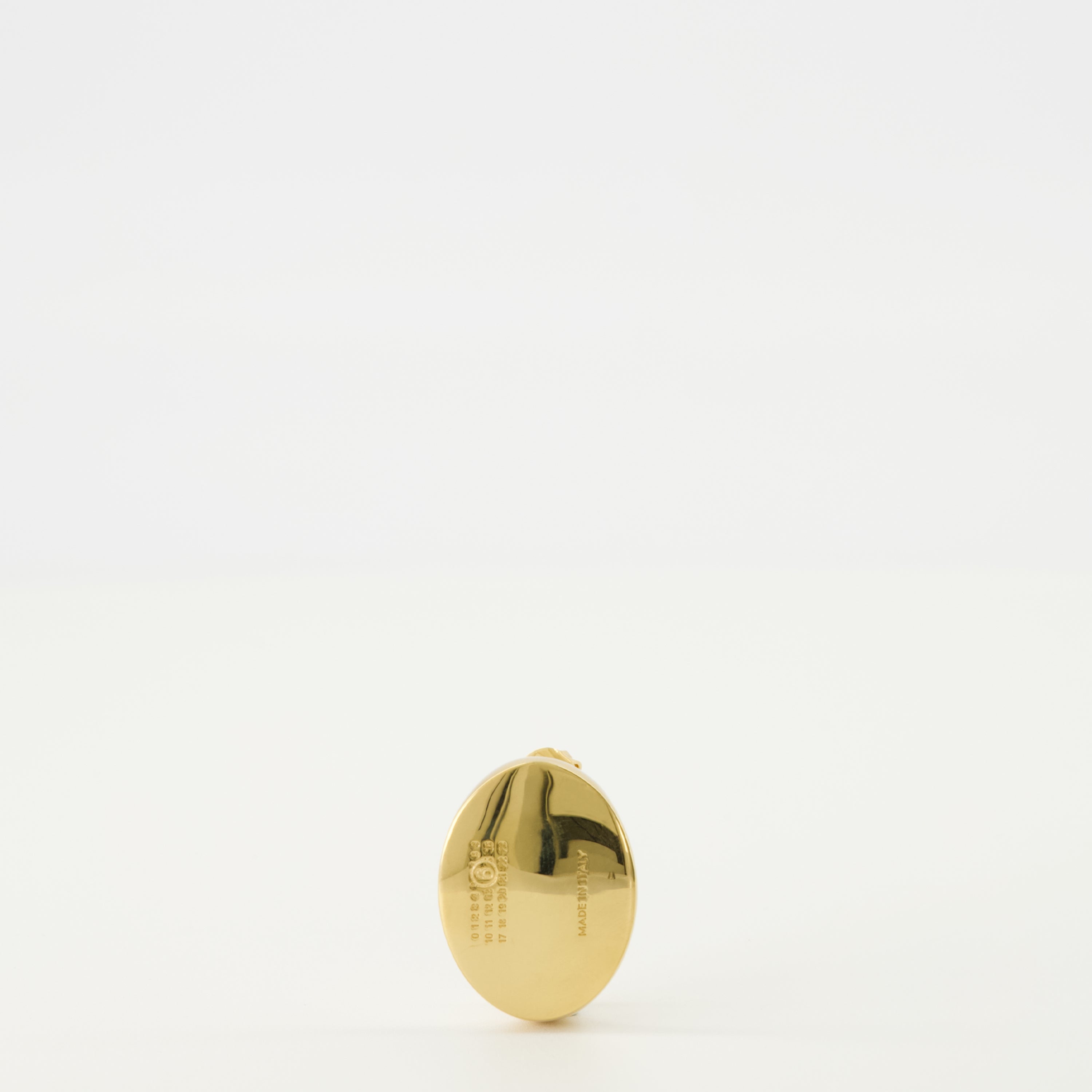 Image de l'article Boucle d'oreille Ovale de la marque Mm6 pour Femme - Saison Automne-Hiver 2025 - Vue de Face