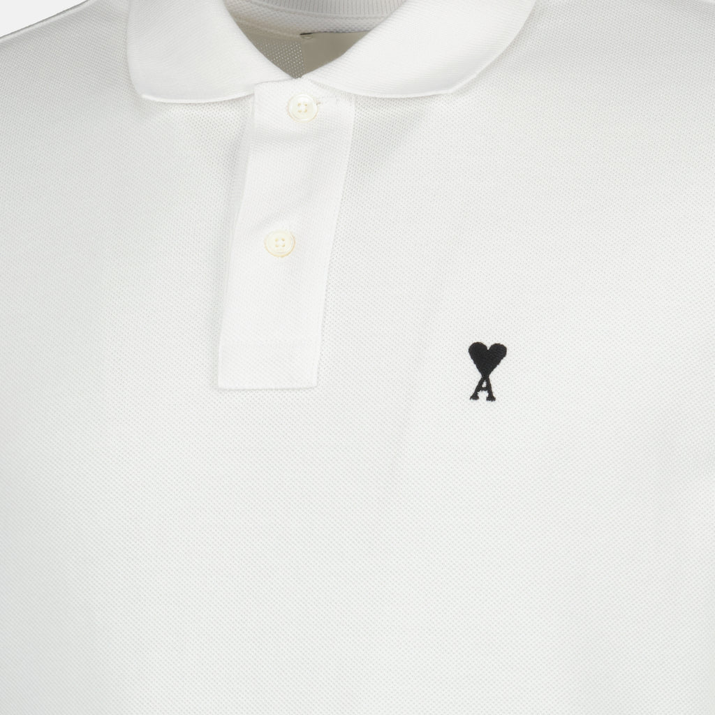 Imagen del polo de corazón blanco AMI de la marca Ami PARIS para hombres - Temporada Primavera-Verano 2026 - Vista Detallada_1