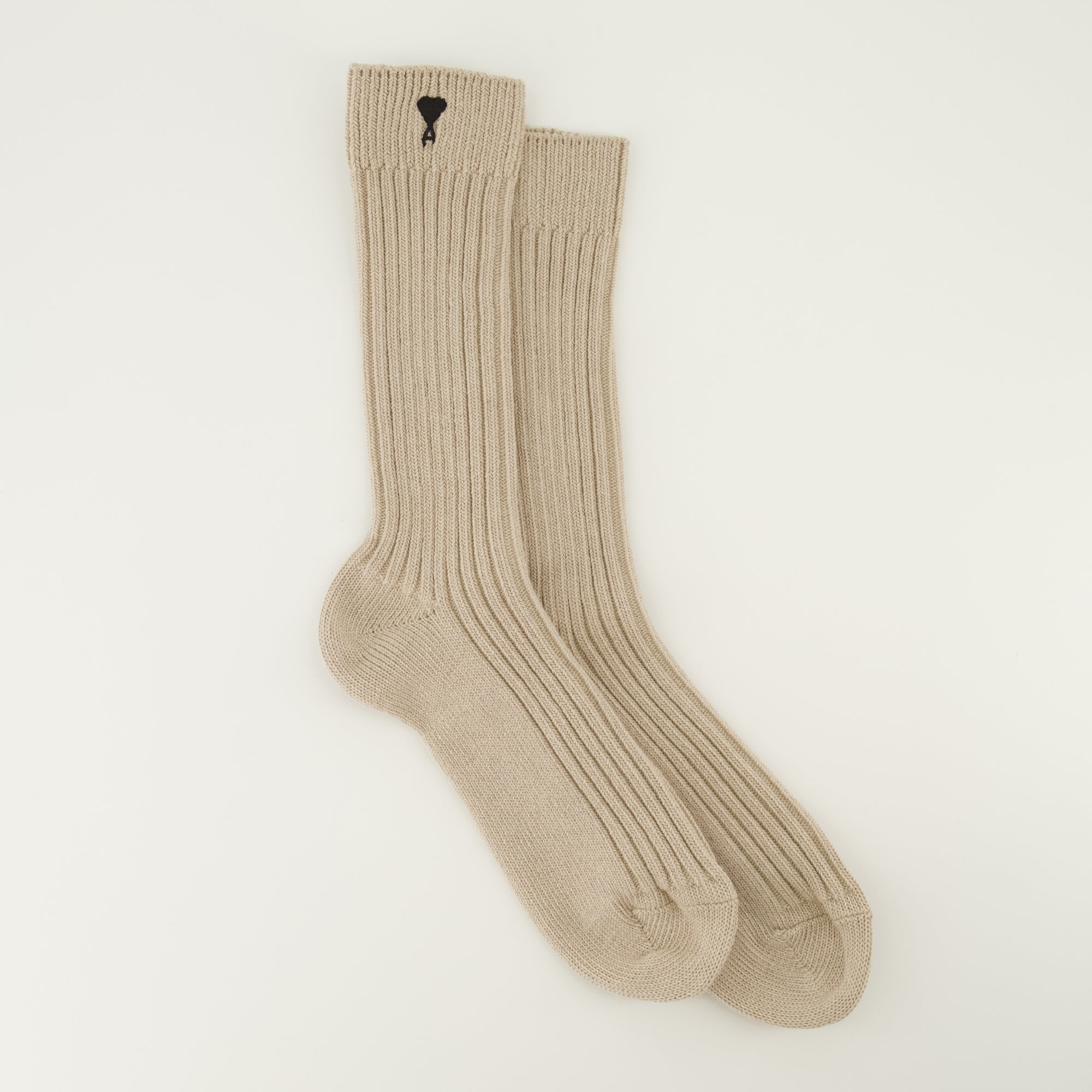 Image de l'article Chaussettes AMI de coeur beige de la marque Ami PARIS pour Unisex - Saison Printemps-Été 2026 - Vue de Face