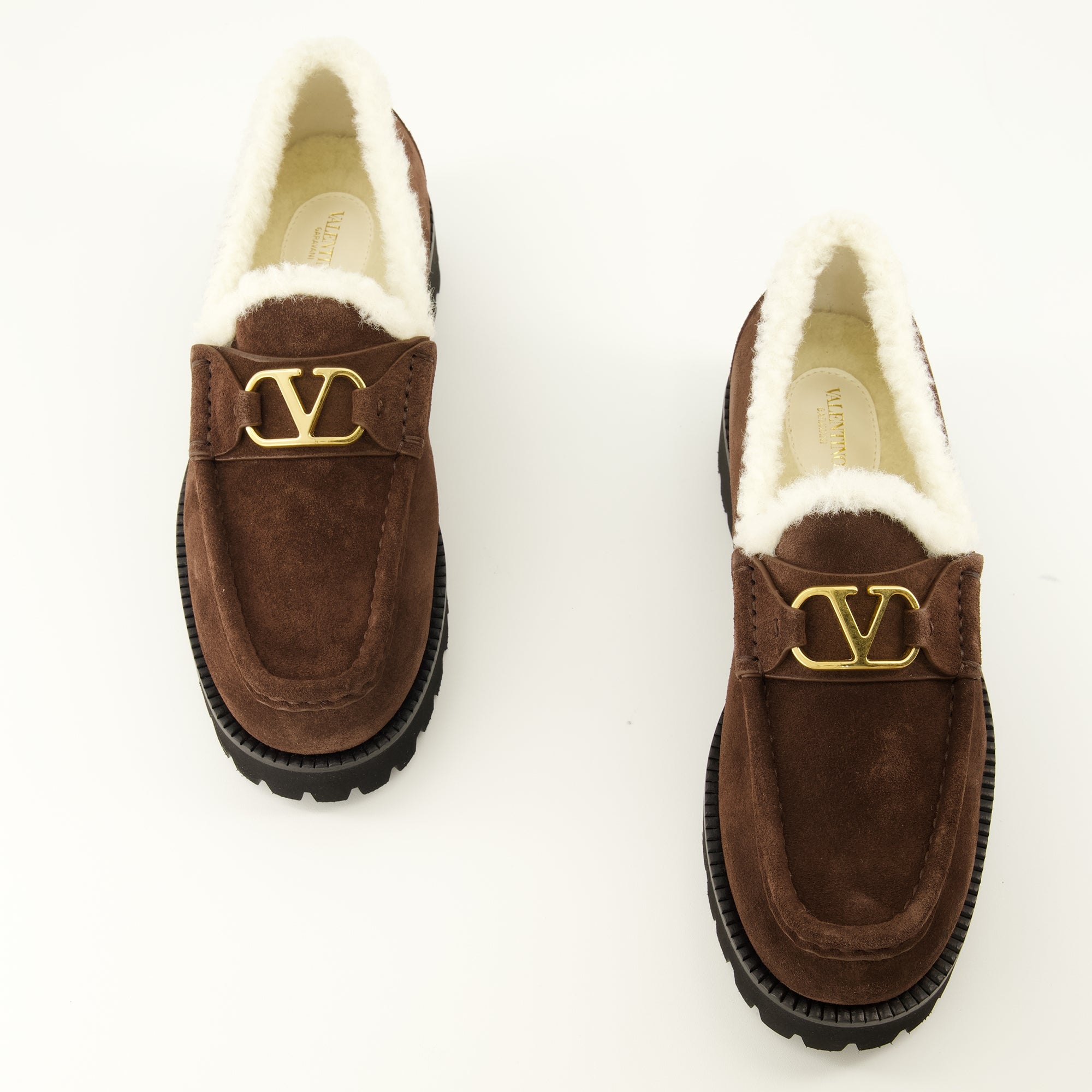 Mocassins VLogo Wildleder- und Pelzslipper in Braun Valentino Garavani Marron Femme