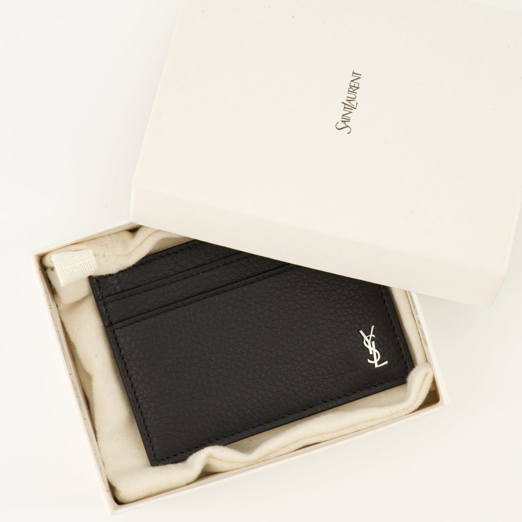 Image de l'article Portes-cartes Tiny Cassandre en cuir noir de la marque Saint Laurent pour Homme - Saison Printemps-Été 2026 - Vue détaillée_3