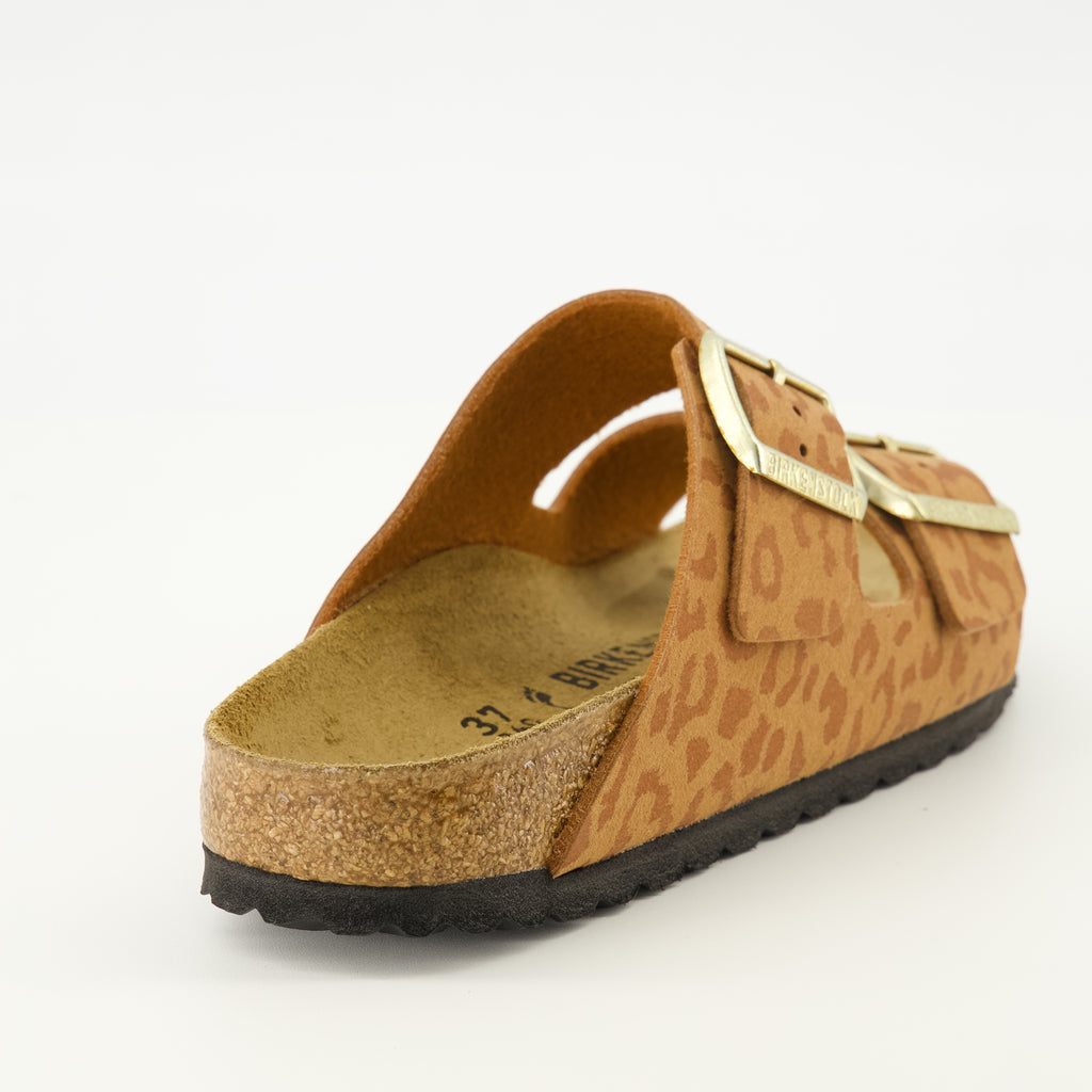 Image de l'article Sandales Arizona motif léopard marron de la marque Birkenstock pour Femme - Saison Printemps-Été 2026 - Vue arrière