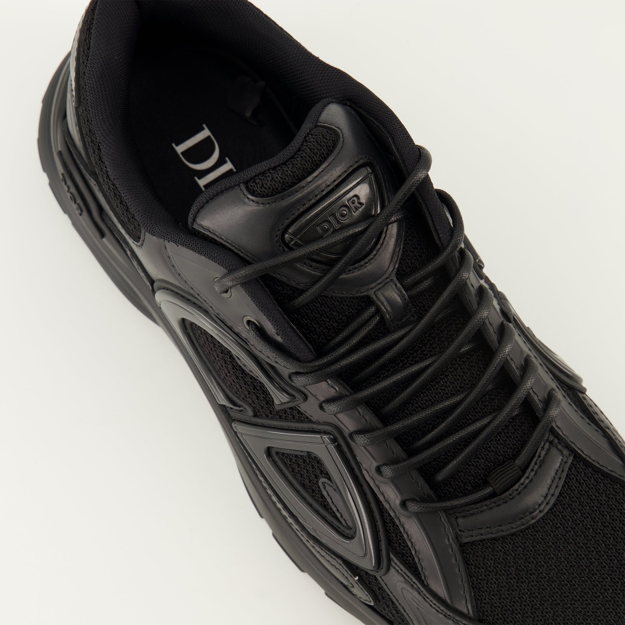 Bild der B30 schwarzen Sneakers der Marke Dior für Herren - Herbst-Winter Saison 2025 - Detaillierte Ansicht von oben