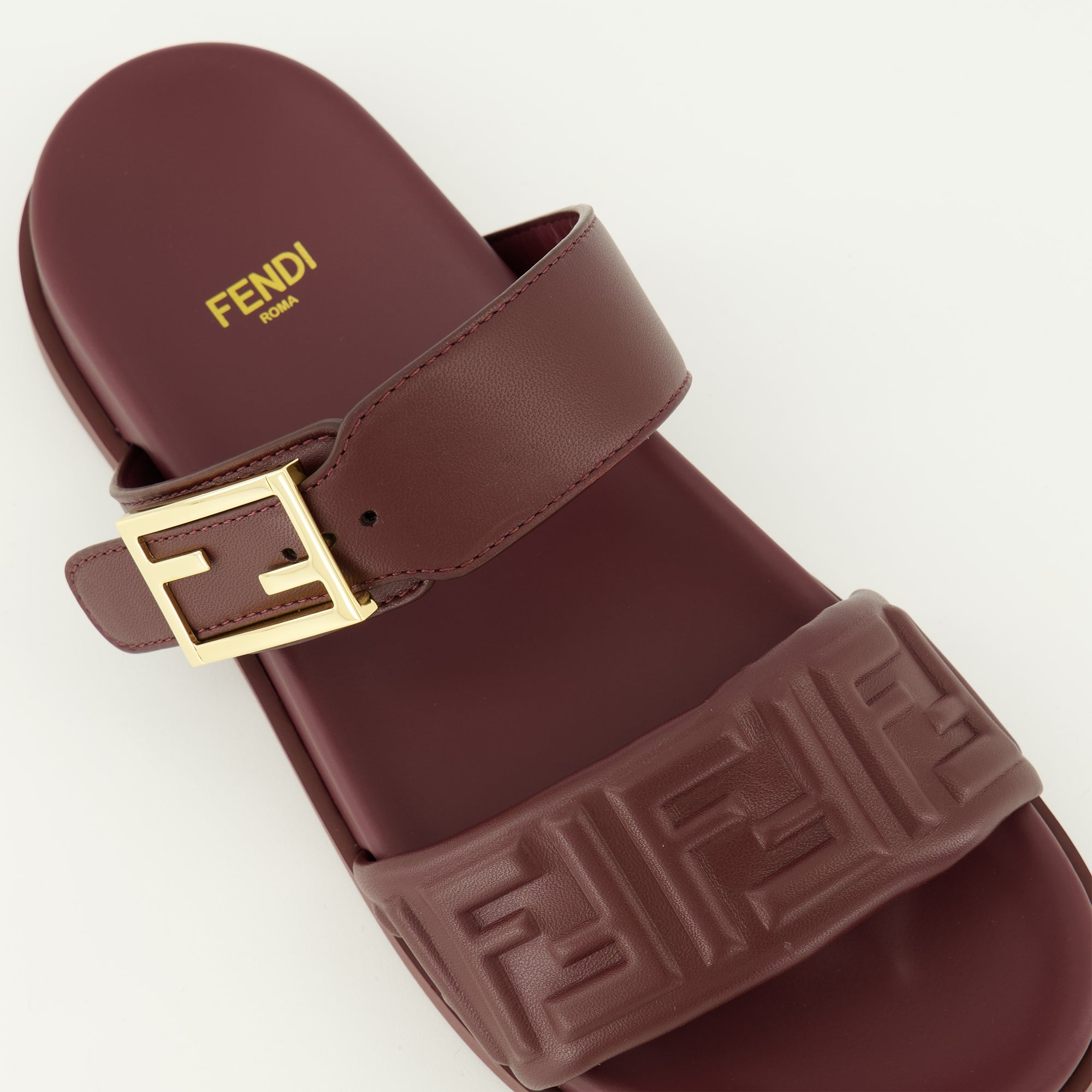 Image de l'article Sandales Feel bordeaux de la marque Fendi pour Femme - Saison Printemps-Été 2026 - Vue détaillée de haut