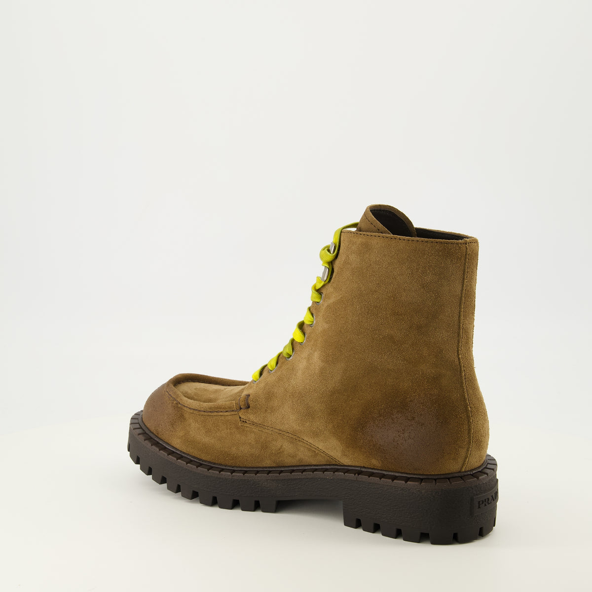 Bottes et bottines Bottines marron en veau velours Prada Marron Homme