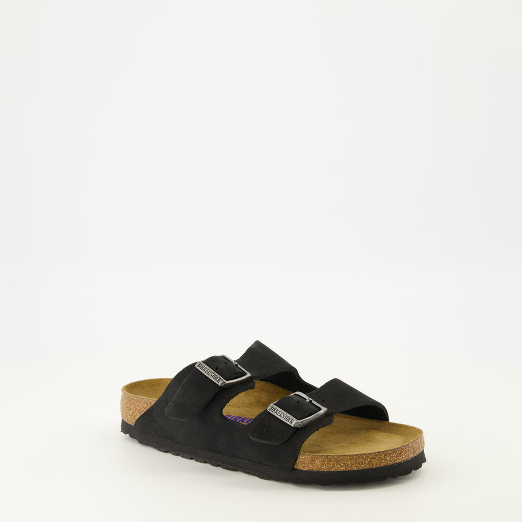 Image de l'article Sandales Arizona noir de la marque Birkenstock pour Femme - Saison Printemps-Été 2025 - Vue trois quarts avant droite