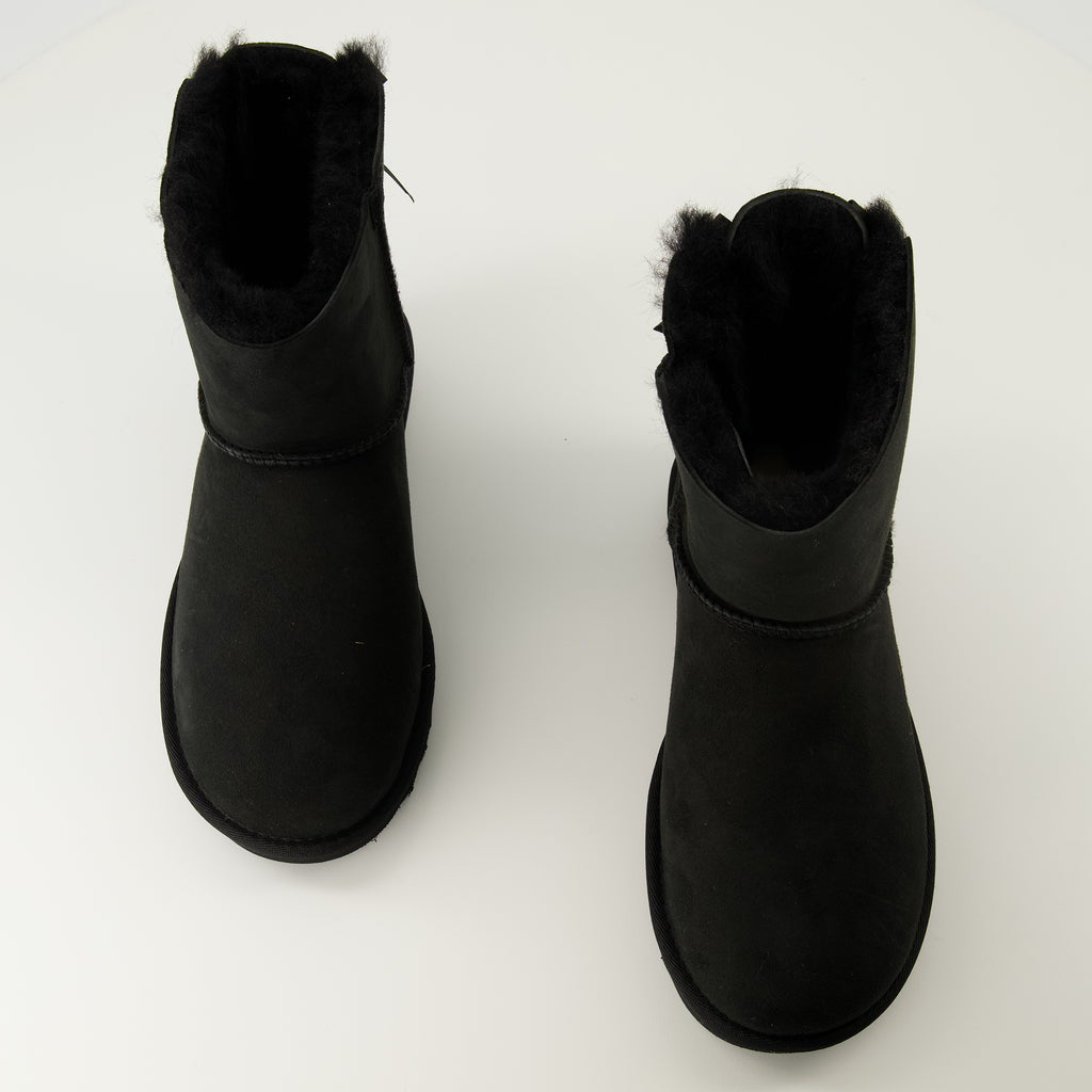 Image of the Ugg Mini Bailey Bow II boots for Women - Autumn-Winter 2025 - Top view of the pair of shoes