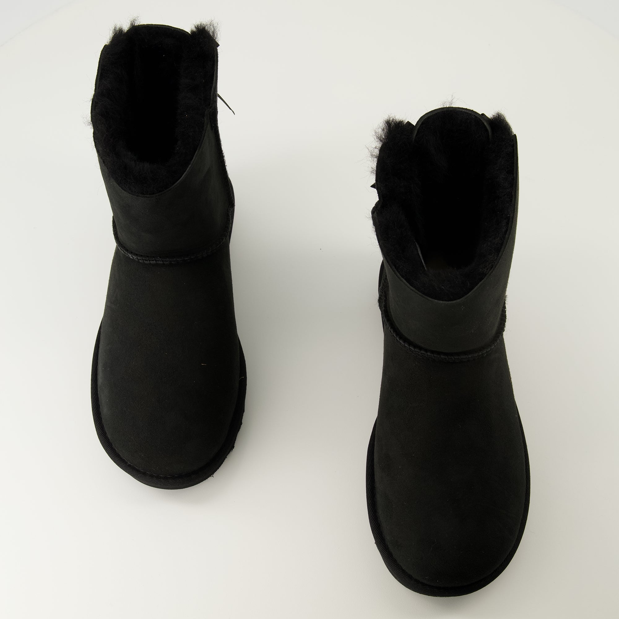 Image of the Ugg Mini Bailey Bow II boots for Women - Autumn-Winter 2025 - Top view of the pair of shoes