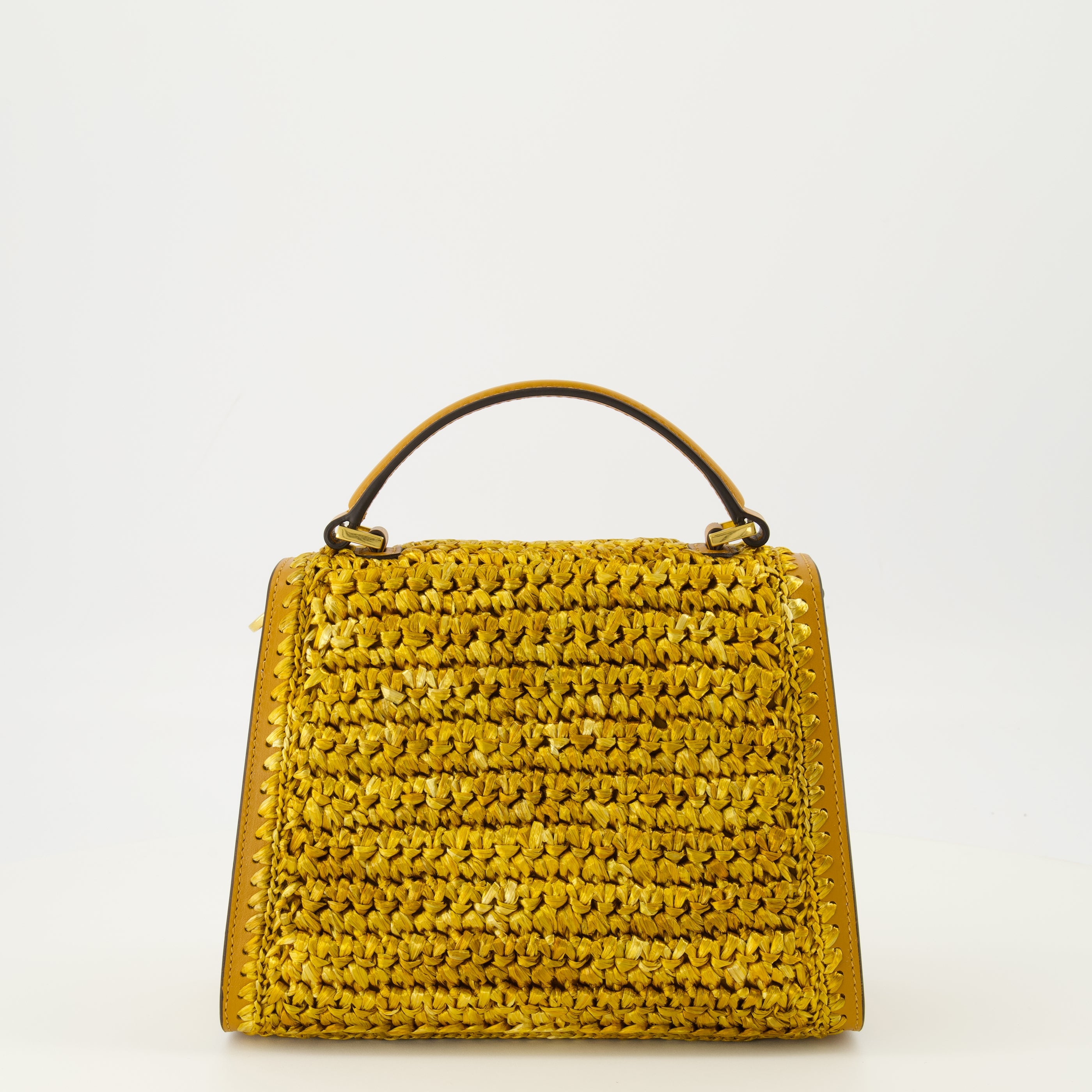 Image de l'article Mini Sac VSling en tissu effet raphia doré de la marque Valentino Garavani pour Femme - Saison Printemps-Été 2026 - Vue de Dos