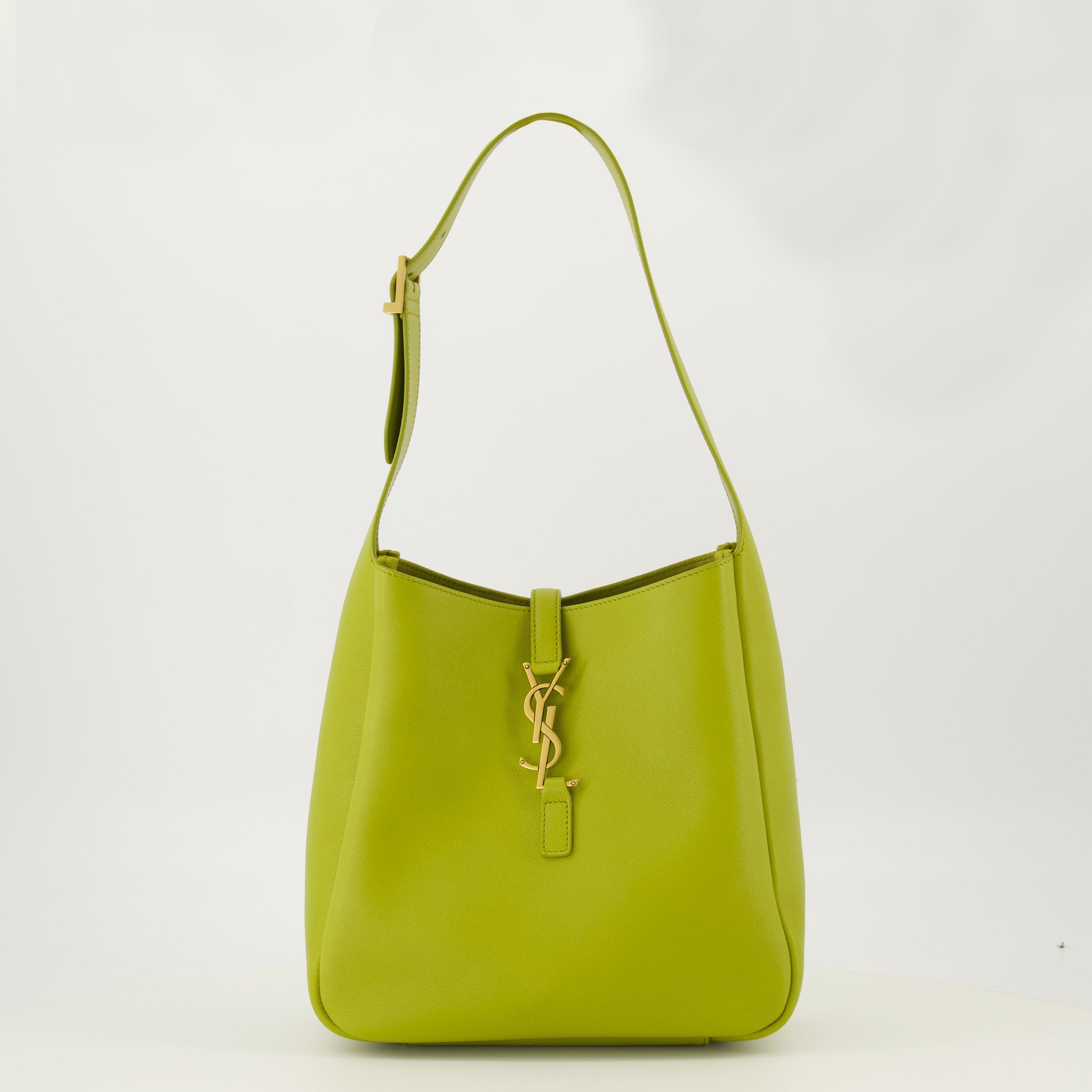 Imagen del artículo Bolso Le 5 à 7 pequeño de cuero verde de la marca Saint Laurent para mujer - Temporada Primavera-Verano 2026 - Vista Frontal