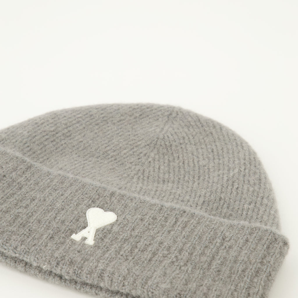 Image of the Ami de coeur beanie from the brand Ami PARIS for Unisex - Autumn-Winter 2025 - Detailed View_2