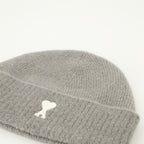 Image of the Ami de coeur beanie from the brand Ami PARIS for Unisex - Autumn-Winter 2025 - Detailed View_2