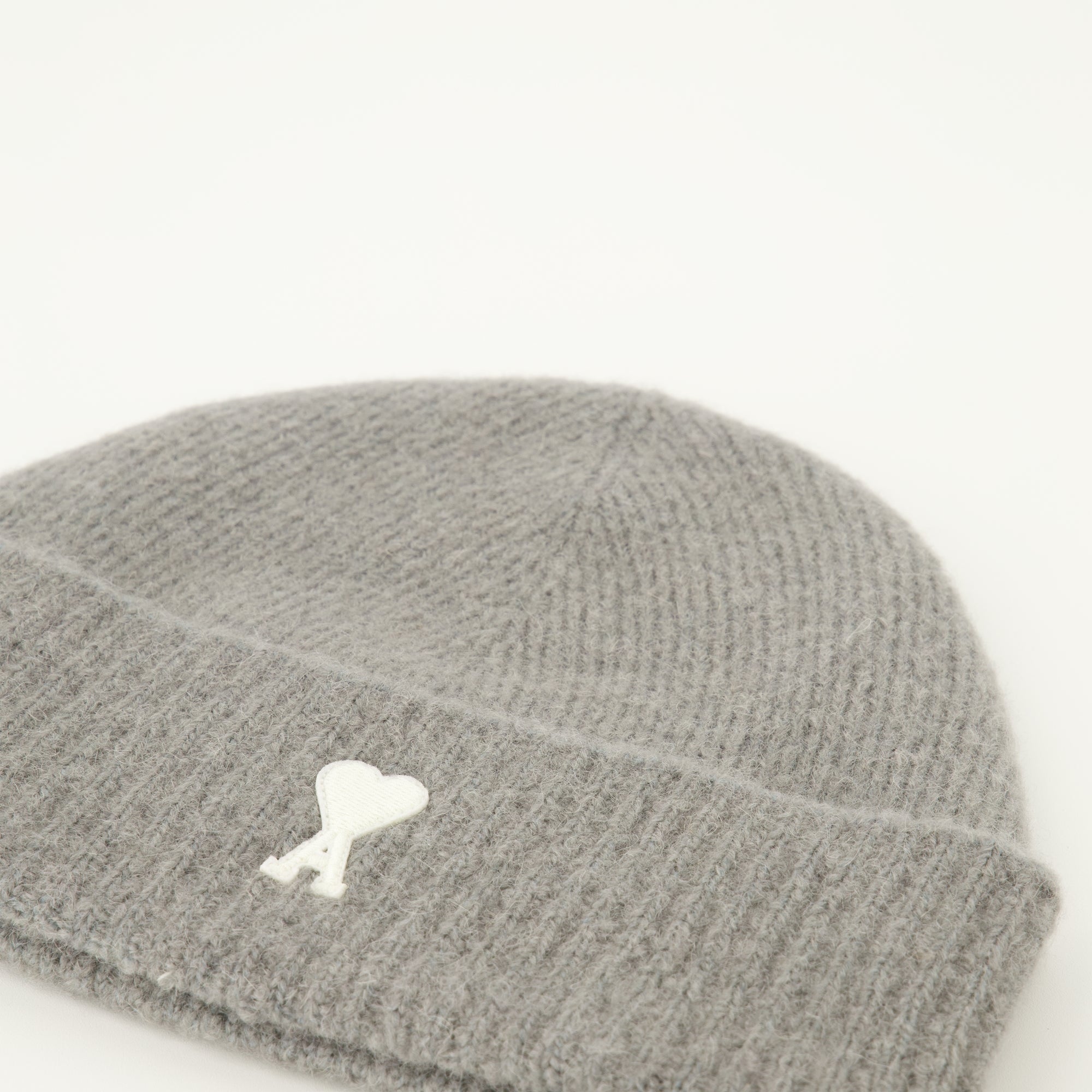 Image of the Ami de coeur beanie from the brand Ami PARIS for Unisex - Autumn-Winter 2025 - Detailed View_2
