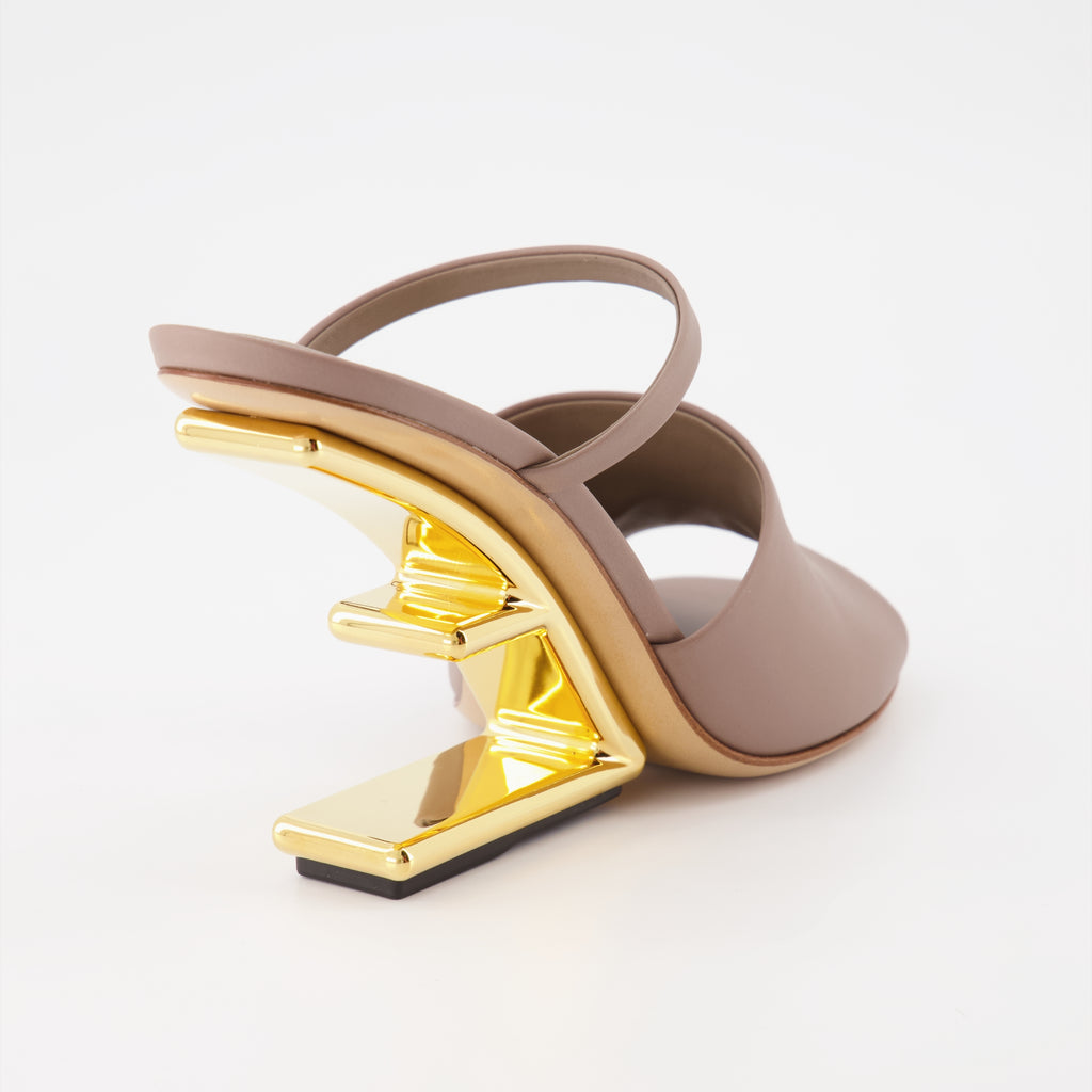 Chaussures ouvertes Fendi First Beige Sandals Fendi Beige Femme