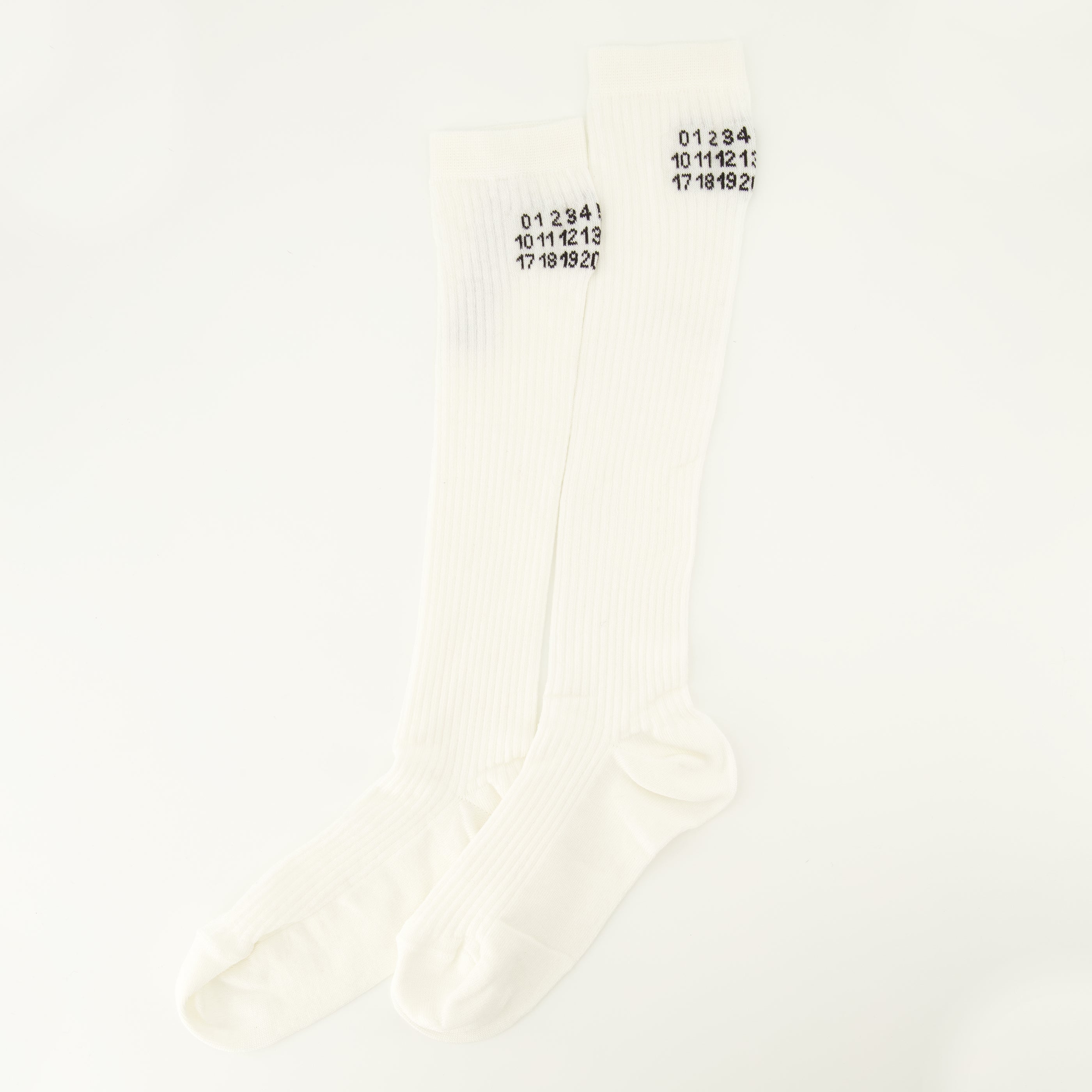 Sous-vêtements et homewear Calcetines blancos de canalé sobre la pantorrilla Mm6 Blanc Femme