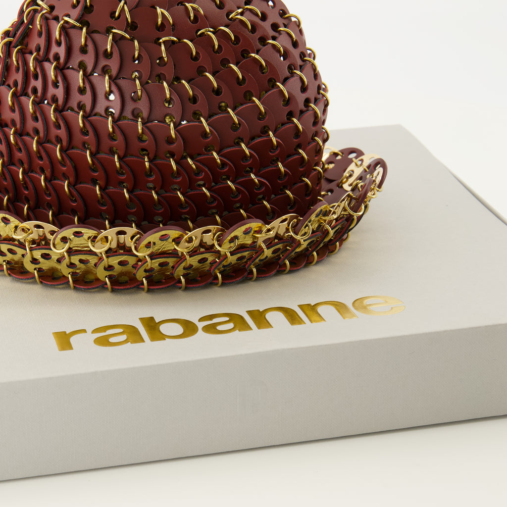 Imagem do chapéu bob em pele bordeaux da marca Rabanne para Mulheres - Coleção Primavera-Verão 2026 - Vista Detalhada 5
