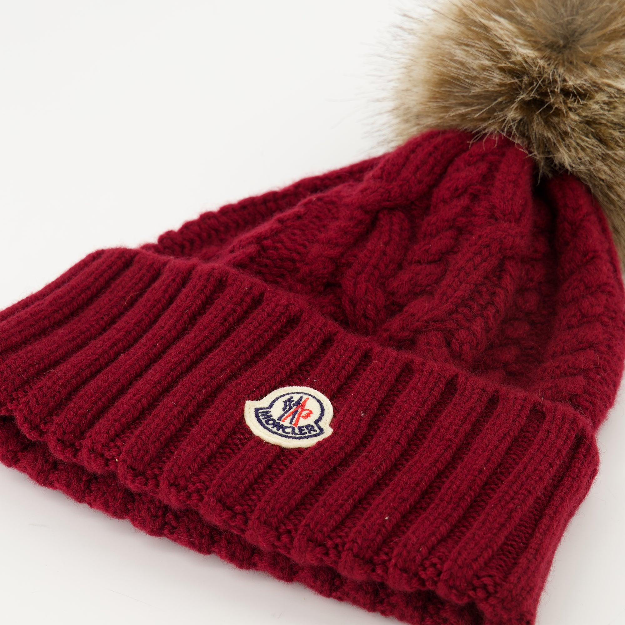 Image de l'article Bonnet en cachemire avec pompom de la marque Moncler pour Femme - Saison Automne-Hiver 2025 - Vue détaillée_2