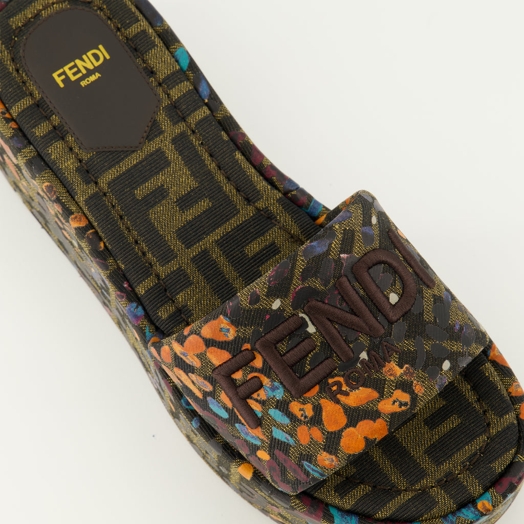 Imagem das mules de salto plataforma com padrão floral FF da Fendi para Mulher - Coleção Primavera-Verão 2026 - Vista Detalhada 4