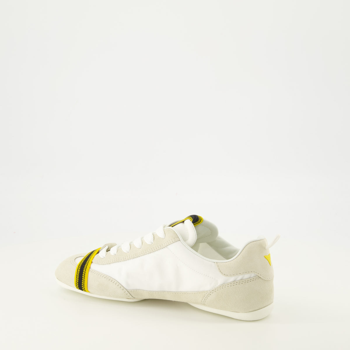 Baskets Baskets blanches à étiquette logo Fendi Blanc Femme
