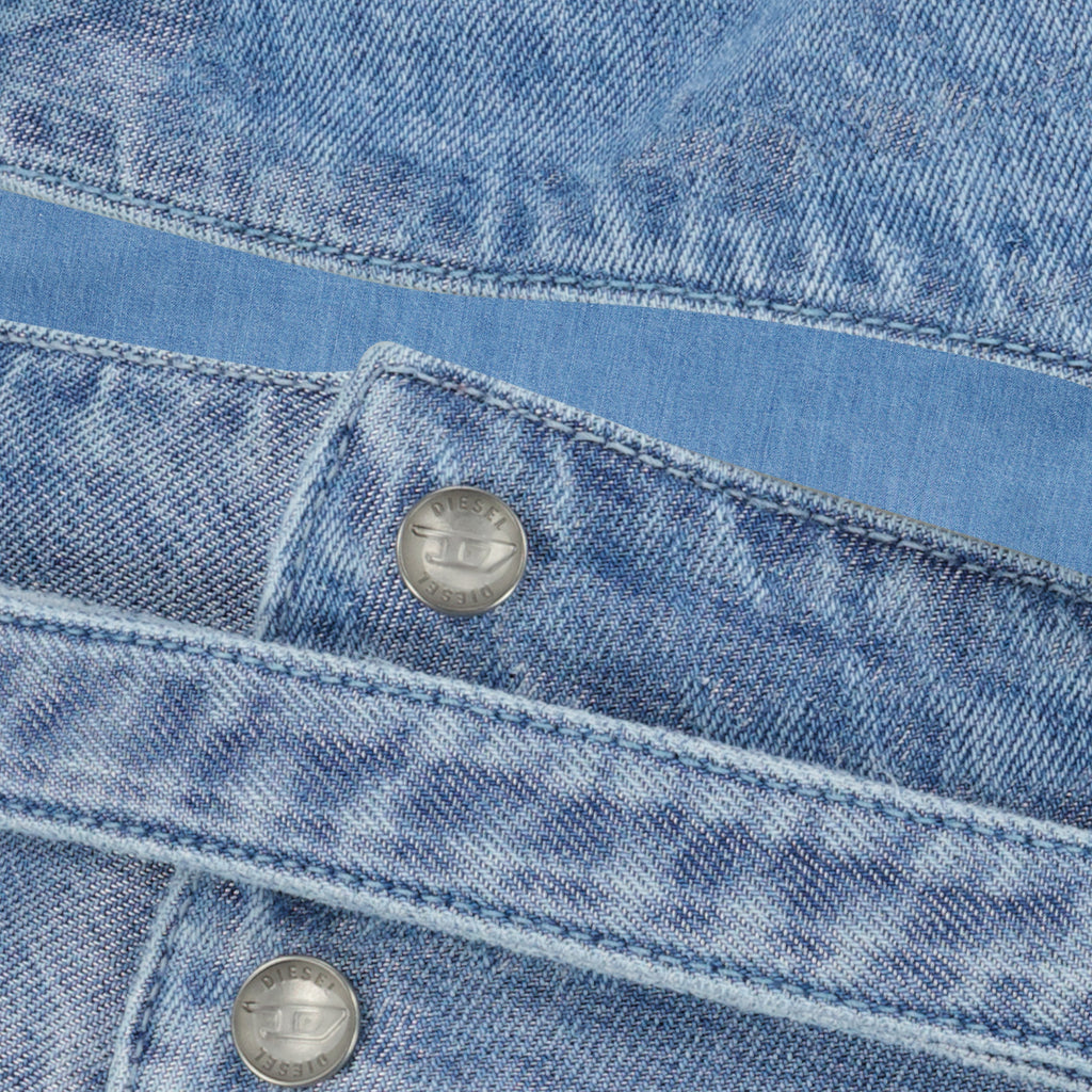 Imagem do top em denim satinado azul da marca Diesel para Mulher - Temporada Primavera-Verão 2026 - Vista Detalhada_2