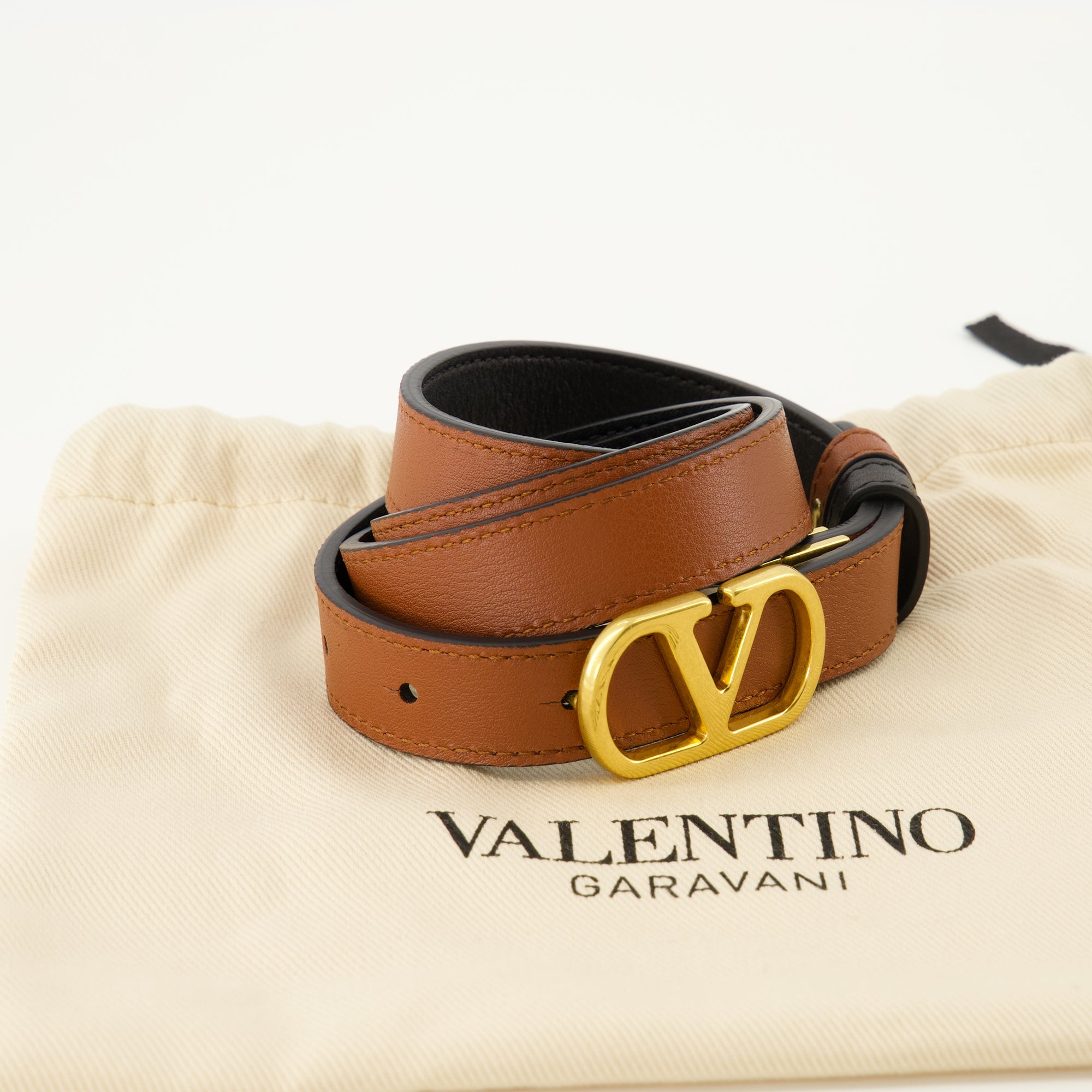 Image de l'article Ceinture Vlogo réversible noir et marron de la marque Valentino Garavani pour Femme - Saison Printemps-Été 2026 - Vue détaillée_4