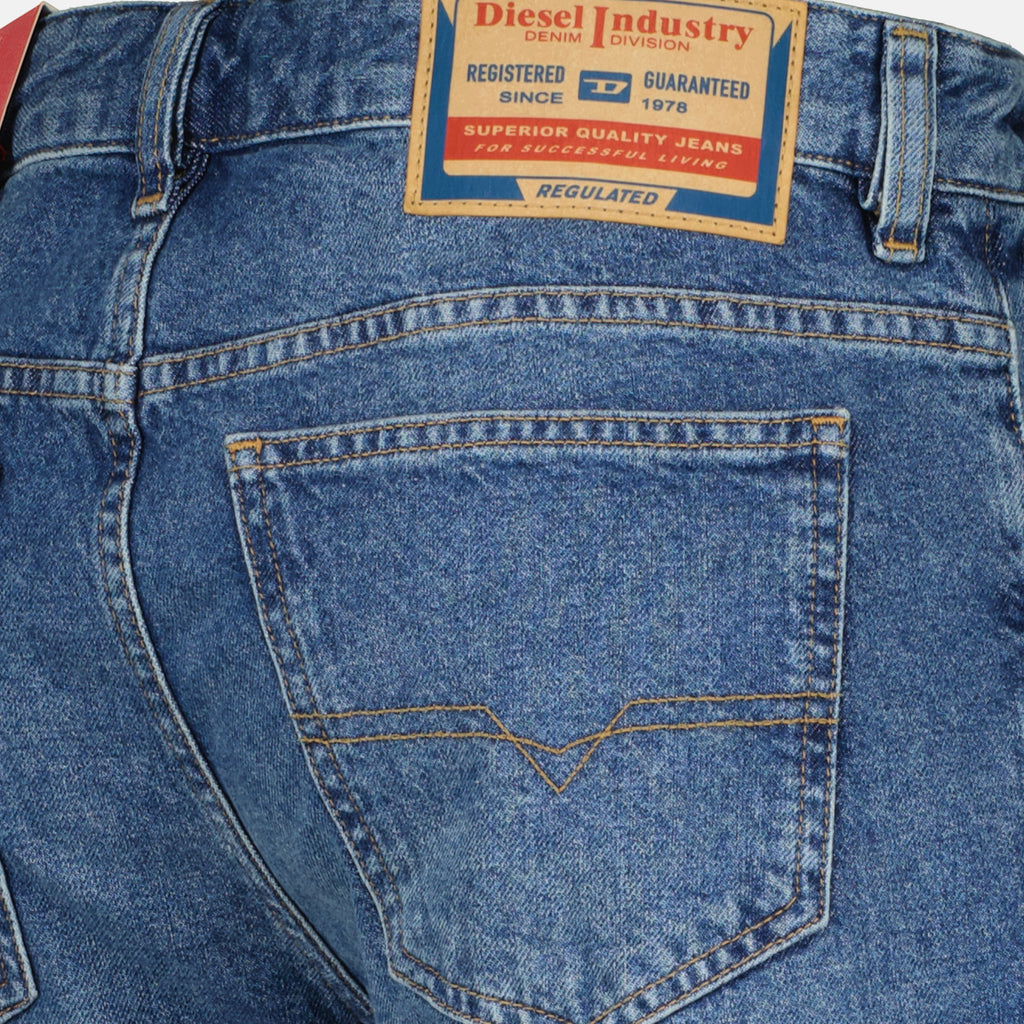 ディーゼルのメンズD-Finブルーデニムショーツの画像 - 2026年春夏 - 詳細ビュー_2