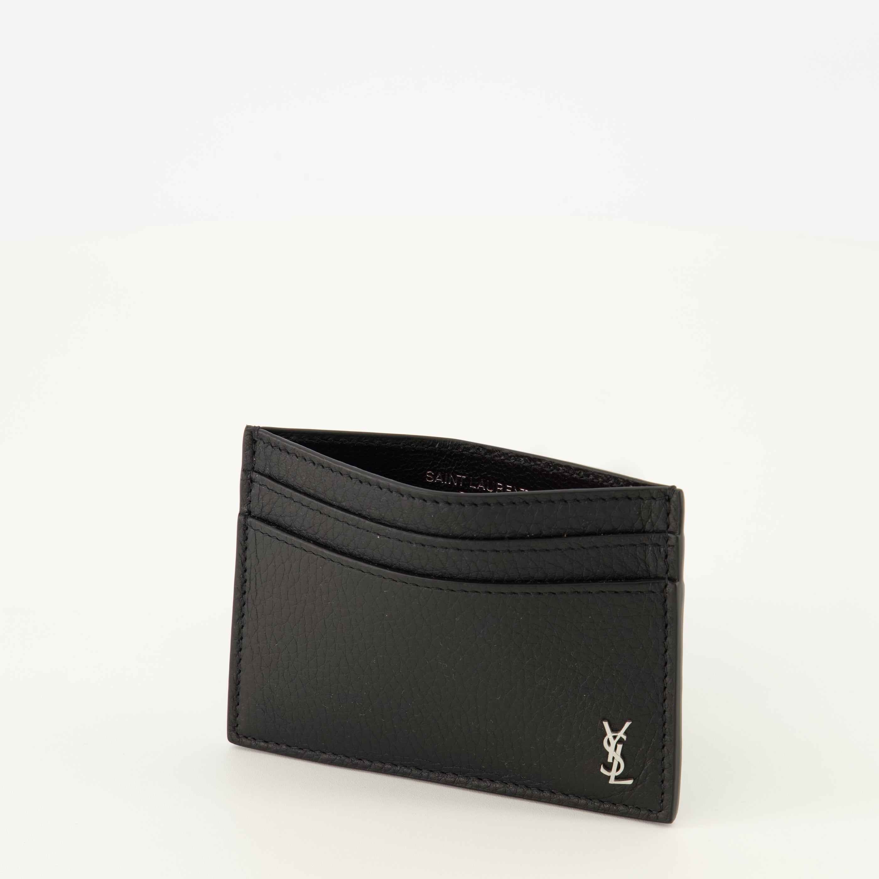 Image de l'article Portes-cartes Tiny Cassandre en cuir noir de la marque Saint Laurent pour Homme - Saison Printemps-Été 2026 - Vue détaillée_2