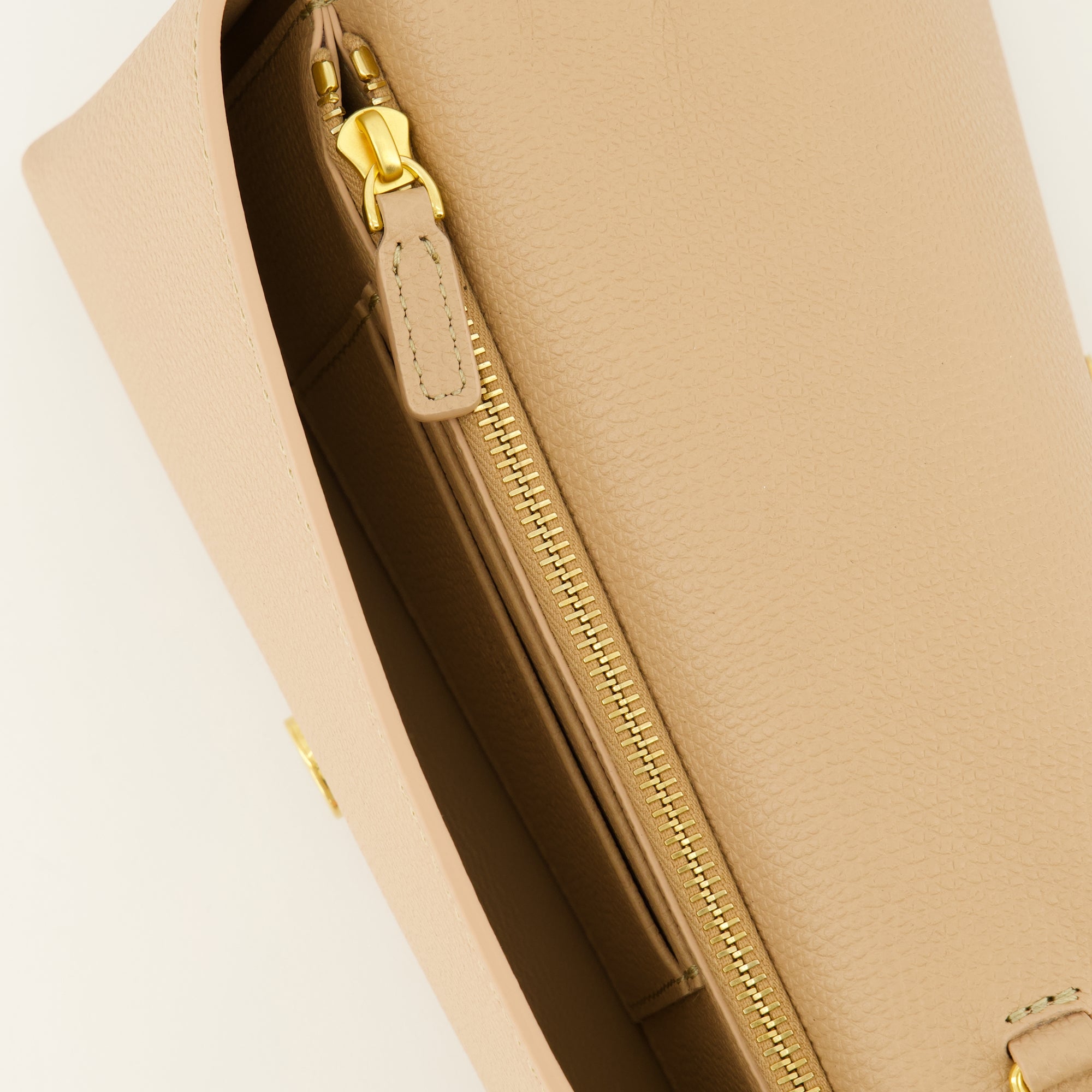 Petite maroquinerie VLogo Geldbörse mit Kette aus schwarzem Leder Valentino Garavani Beige Femme