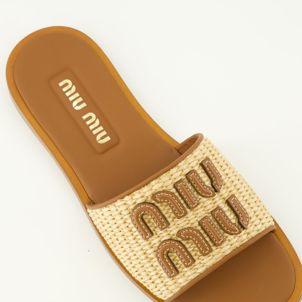 Image of the brown leather and raffia slipper from the Miu Miu brand for Women - Spring-Summer 2026 Season - Detailed top view