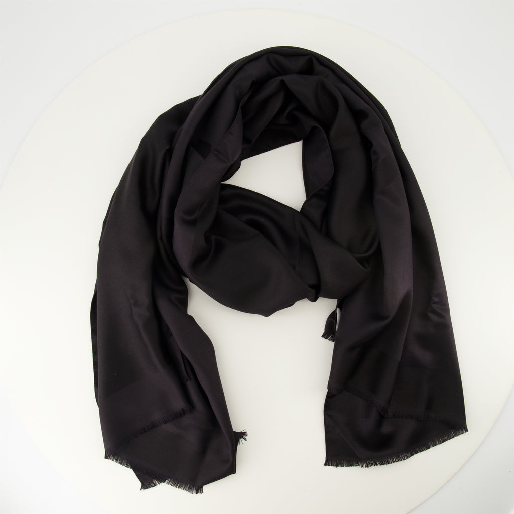 Image de l'article Foulard en soie et laine noir de la marque Givenchy pour Femme - Saison Automne-Hiver 2025 - Vue détaillée_2