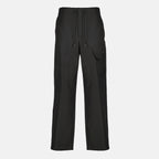 Immagine dei pantaloni cargo neri Dior per uomo - Stagione Primavera-Estate 2026 - Vista Frontale