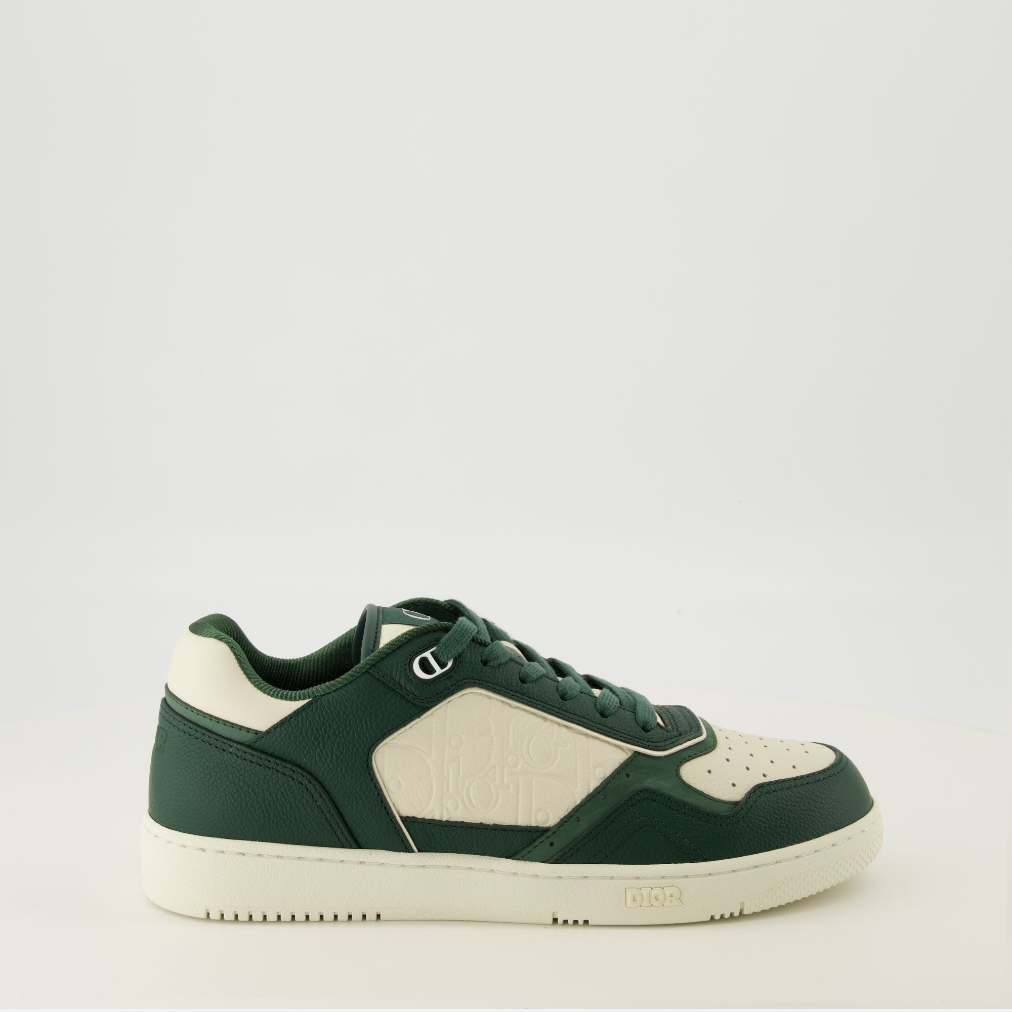 Image de l'article Baskets B27 Uptown basse verte de la marque Dior pour Homme - Saison Printemps-Été 2026 - Vue latérale droite