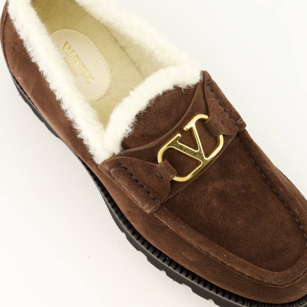 Mocassins Vlogoスエードとファーのローファー ブラウン Valentino Garavani Marron Femme