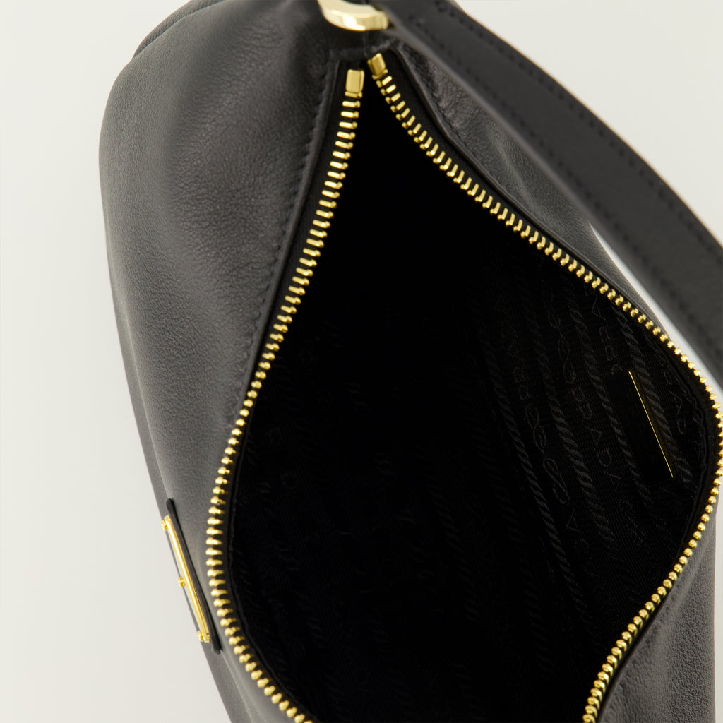 Image de l'article Sac bourse en cuir noir de la marque Prada pour Femme - Saison Printemps-Été 2026 - Vue détaillée_3