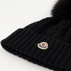 Image of the article Cashmere beanie with pompom from the brand Moncler for Women - Autumn-Winter Season 2025 - Detailed View 2