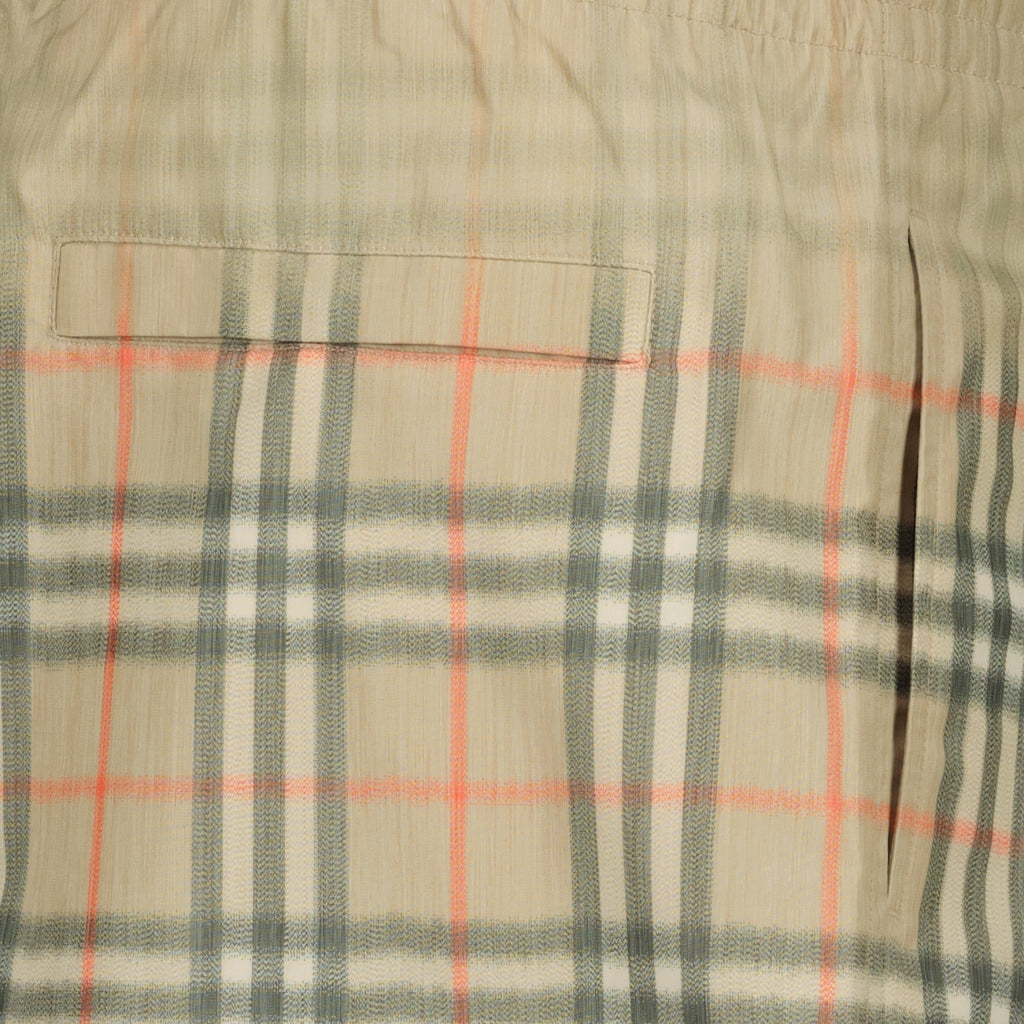 Image de l'article Short de bain Gardient Check beige de la marque Burberry pour Homme - Saison Printemps-Été 2026 - Vue détaillée_2