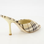 Chaussures ouvertes Mules à carreaux Burberry Beige Femme