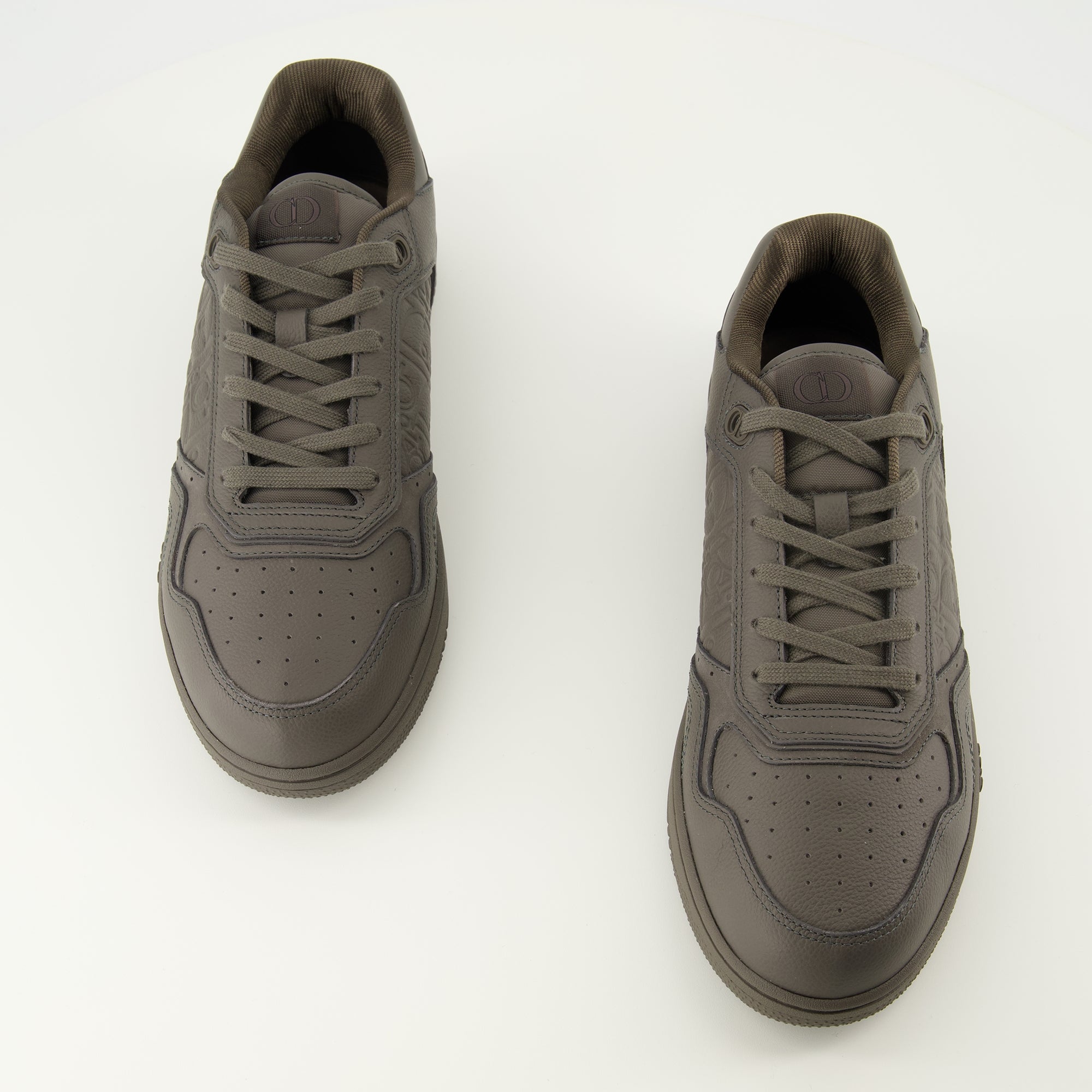 Bild der grauen Dior B27 Uptown Sneakers für Herren - Frühjahr/Sommer 2026 - Draufsicht des Paar Schuhen